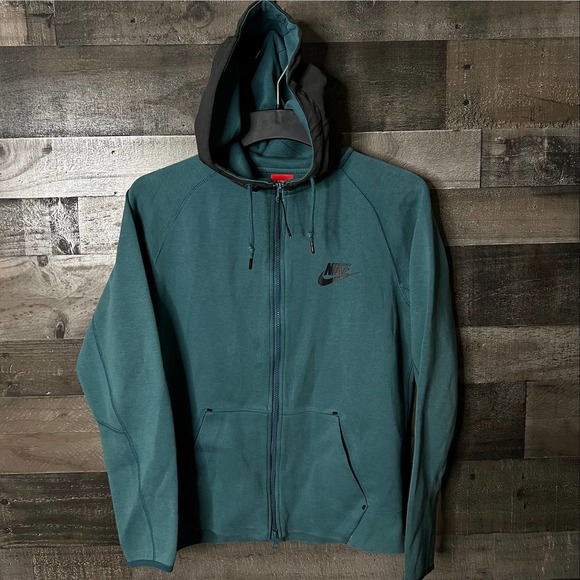 SOLD Nike Sportswear Tech Fleece Hoodie Medium - Picture 1 of 2